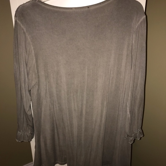 cute flowy top - Picture 4 of 6